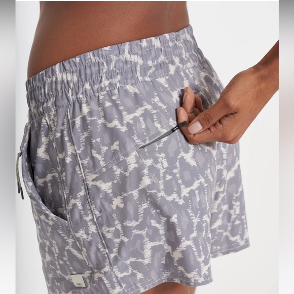 Vuori Dash Short, size small, in opal spots - Picture 7 of 10